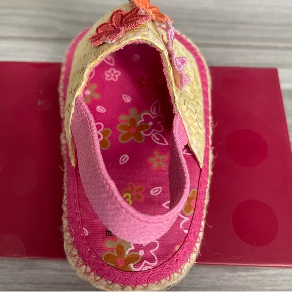 ❗️GOING SOON❗️NWOT Baby Girl’s Straw Sandals with Flower Appliqués - Size 3 - Picture 5 of 12